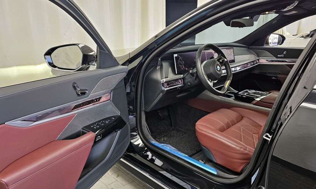 BMW 7-Series 740i sDrive Design Pure Excellence, 2023