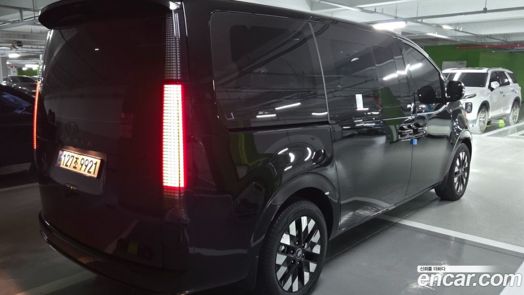 Hyundai Staria 4WD Lounge 7-Seater, 2025
