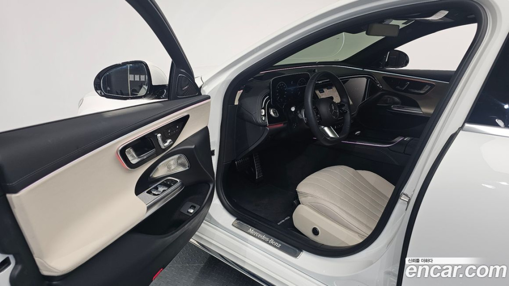 Mercedes-Benz E-Class E300 4MATIC AMG Line, 2025