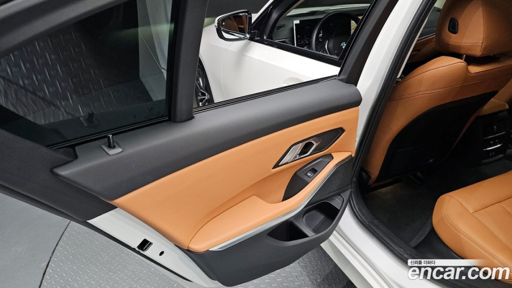 BMW 3-Series 320i, 2023