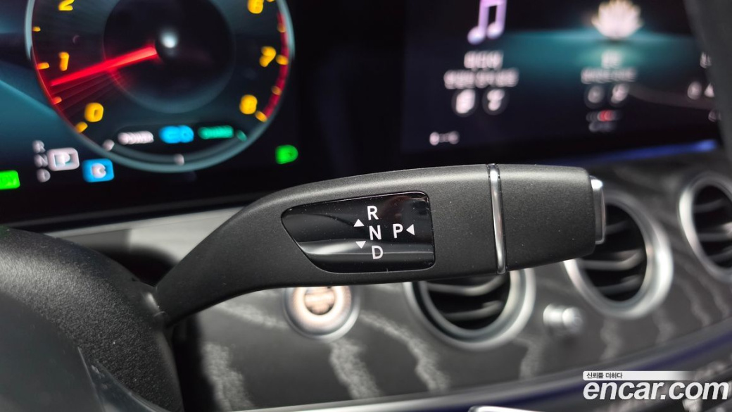 Mercedes-Benz E-Class E350 4MATIC AMG Line, 2023