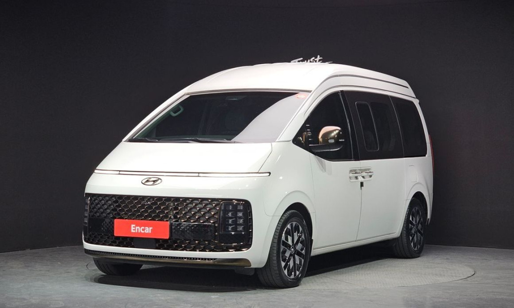 Hyundai Staria 4WD Lounge 9-Seater, 2023