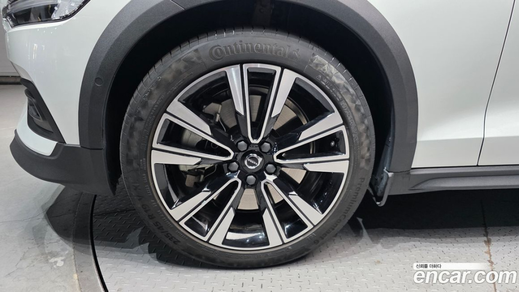 Volvo V60 B5 Ultimate AWD, 2024