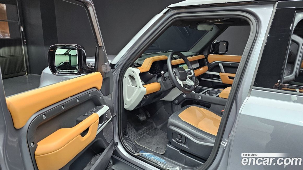 Land Rover Defender 110 P300 X-Dynamic SE, 2024