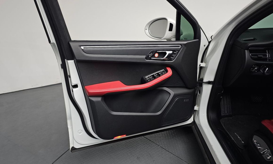 Porsche Macan 2.0, 2021