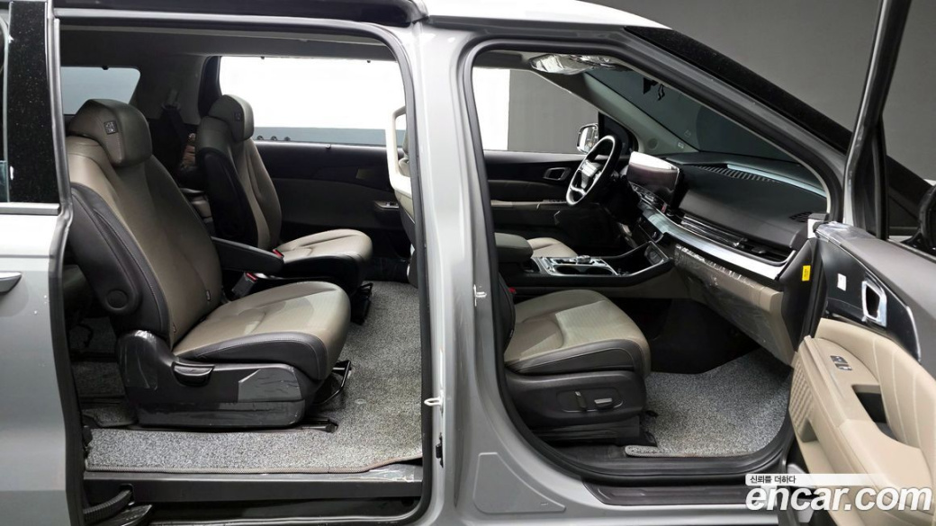 Kia Carnival 9-Seater Gravity, 2025