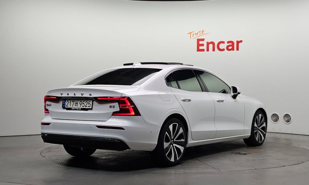 Volvo S60 B5 Ultimate Bright, 2024