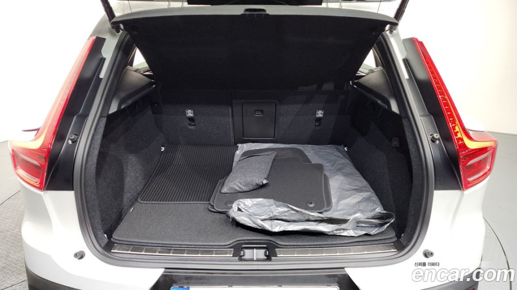 Volvo XC40 B4 Ultra Bright, 2025