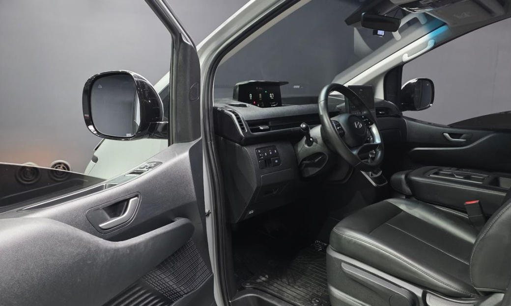 Hyundai Staria Tourer 9-Seater, 2025