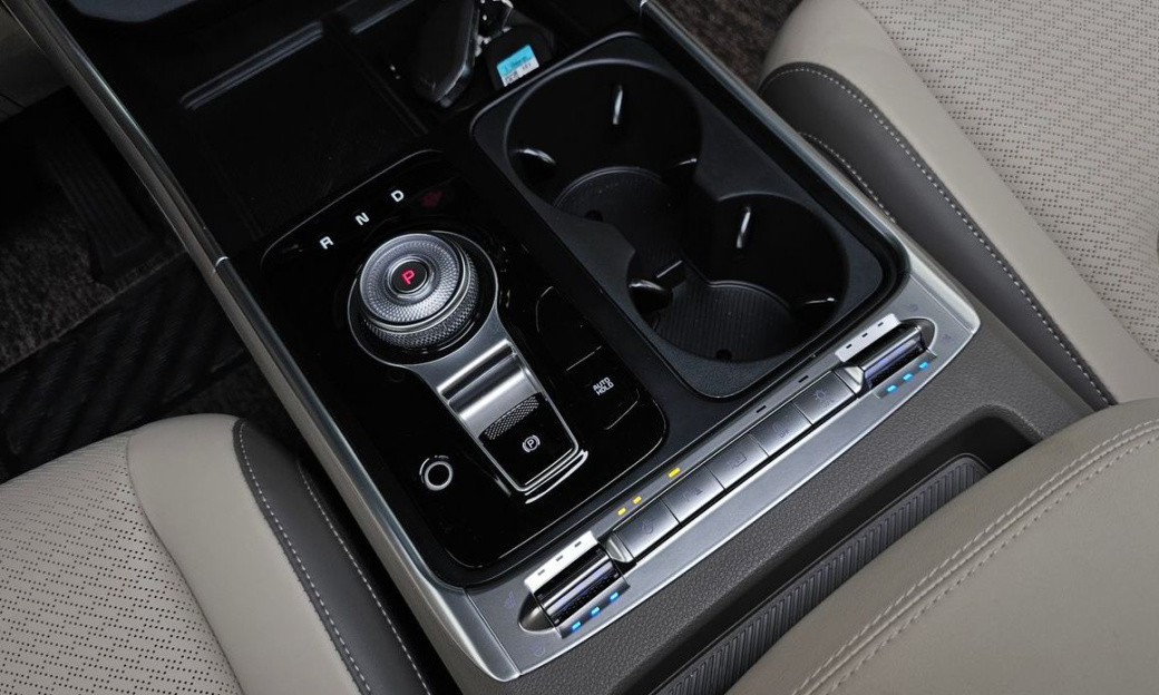 Kia Carnival 7-Seater Gravity, 2025