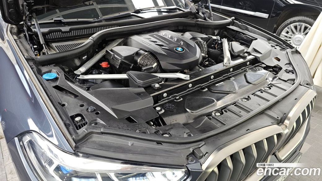 BMW X6 M50i, 2022