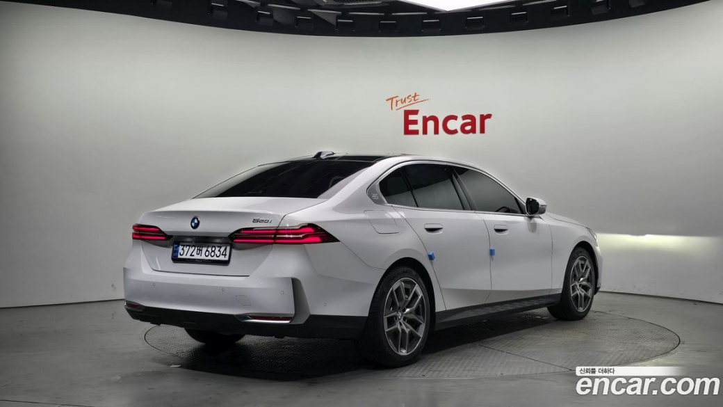 BMW 5-Series 520i, 2024