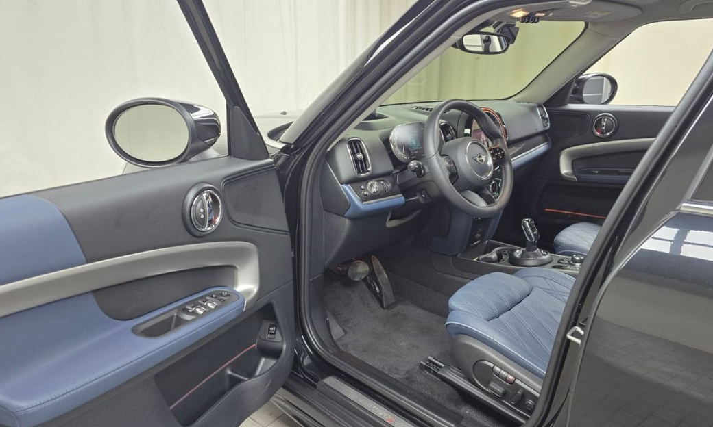 Mini Countryman ALL4 Classic Launch Pack, 2023