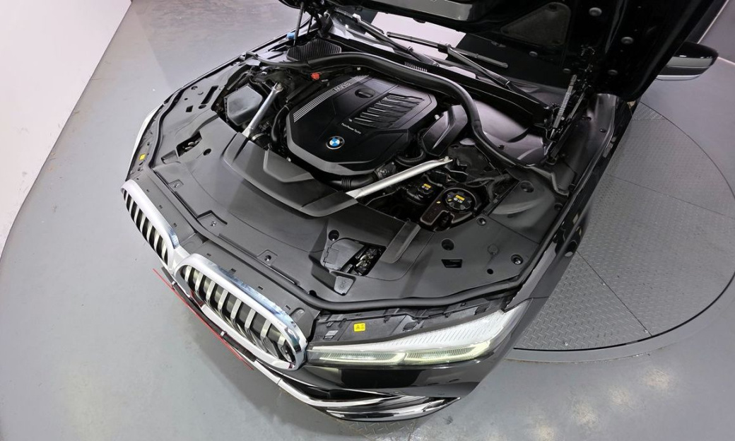 BMW 7-Series 740Li xDrive Design Pure Excellence, 2022