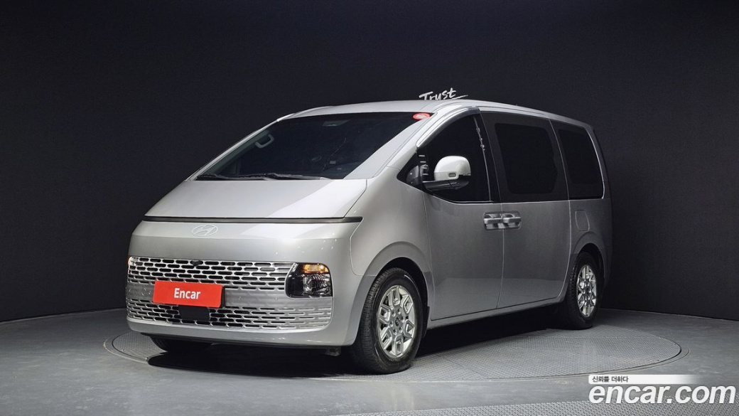 Hyundai Staria 4WD Tourer 9-Seater, 2025