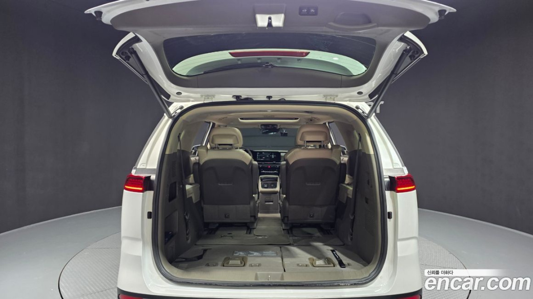 Kia Carnival 7-Seater Signature, 2023