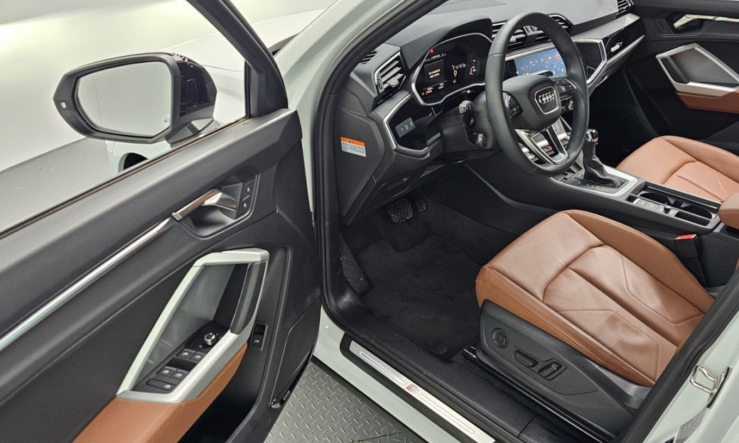 Audi Q3 35 TDI Premium, 2025