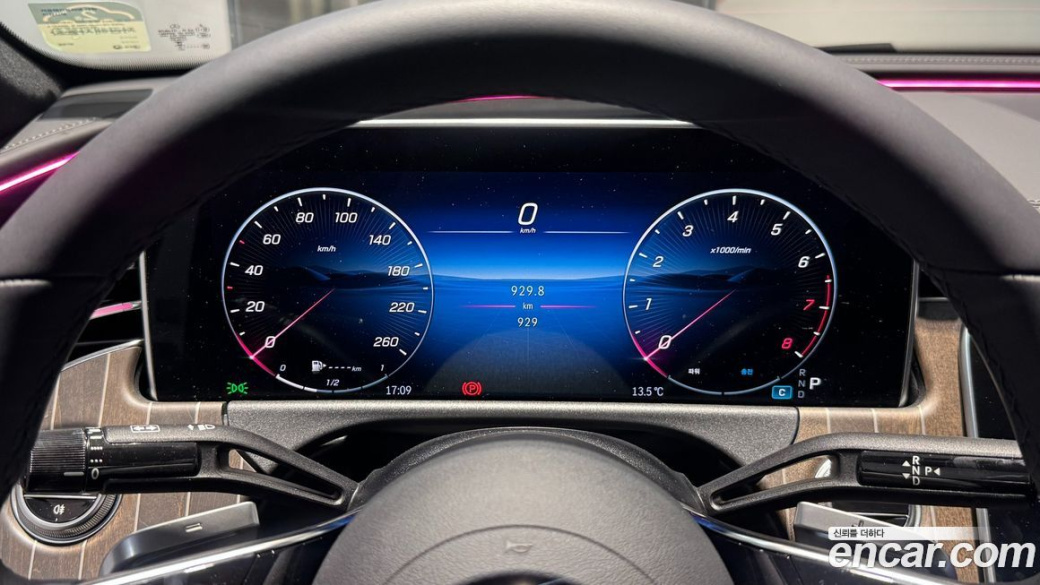 Mercedes-Benz E-Class E300 4MATIC Exclusive, 2025