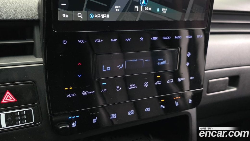 Hyundai Staria 4WD Tourer 9-Seater, 2025