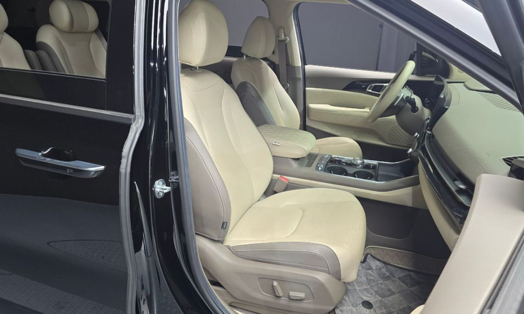 Kia Carnival 7-Seater Signature, 2024