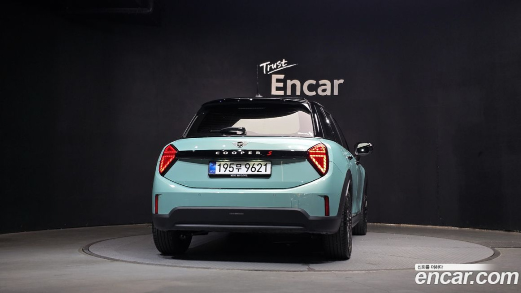 Mini Cooper 5 Door Favoured, 2025