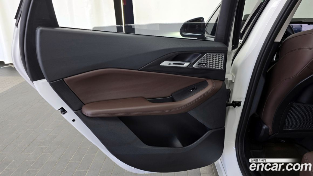 BMW 2-Series 220i Luxury, 2024