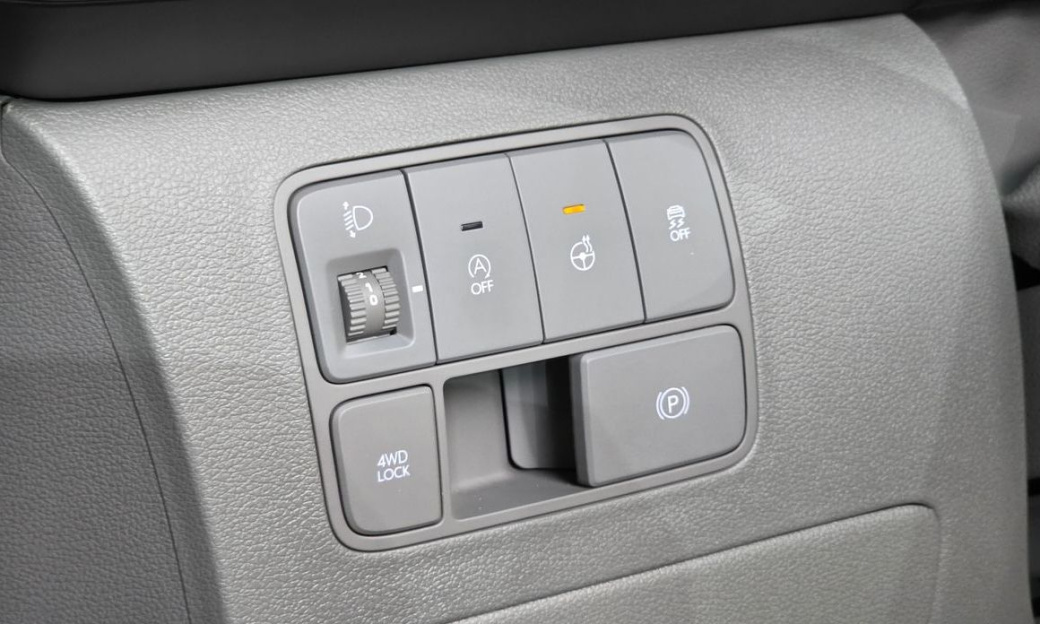 Hyundai Staria 4WD Lounge 9-Seater, 2023
