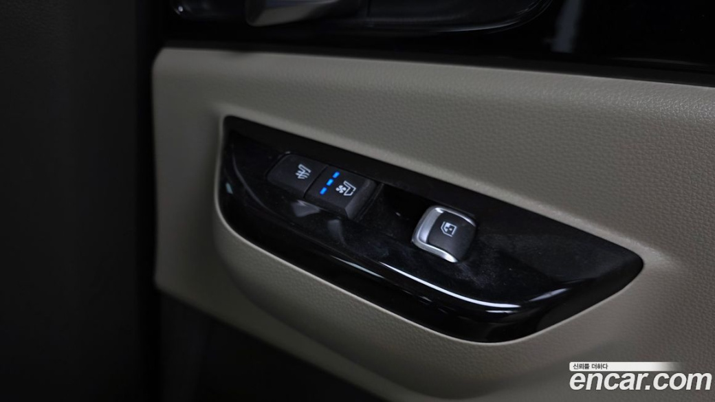 Kia Carnival 7-Seater Outdoor, 2023