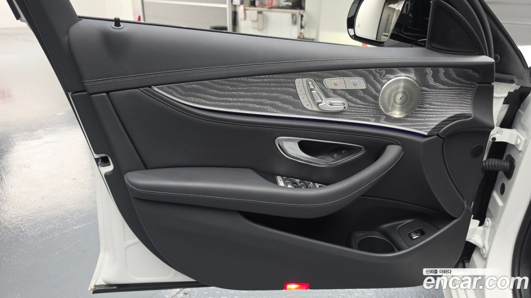 Mercedes-Benz E-Class E350 4MATIC AMG Line, 2023