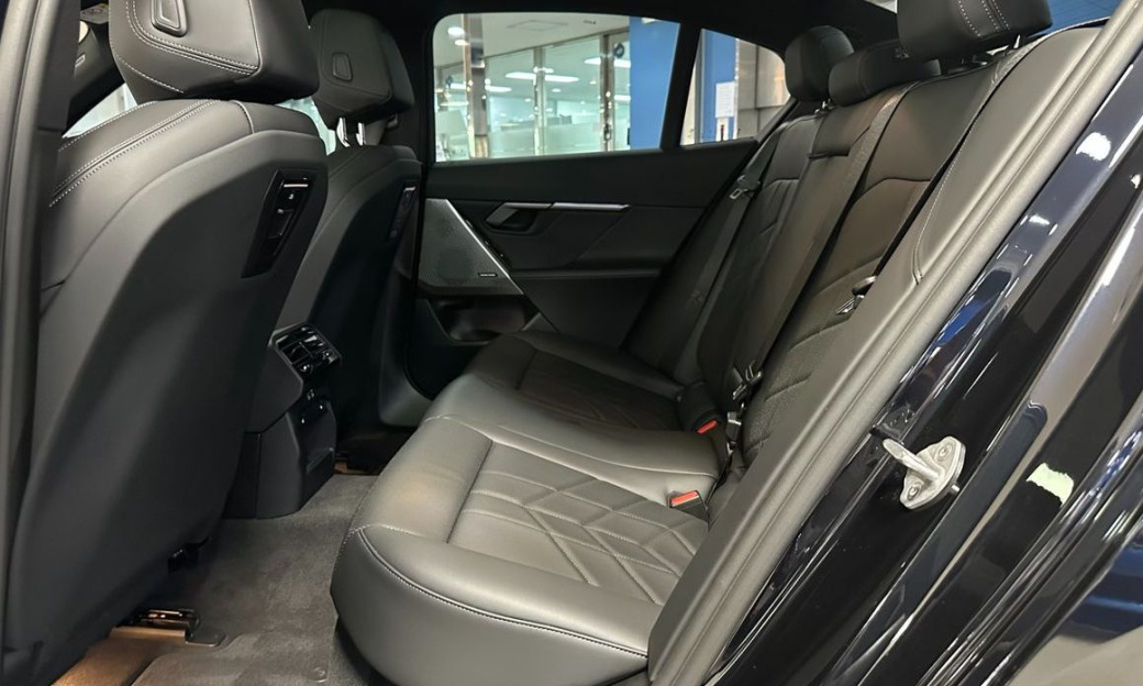 BMW 5-Series 520i M Sport, 2025