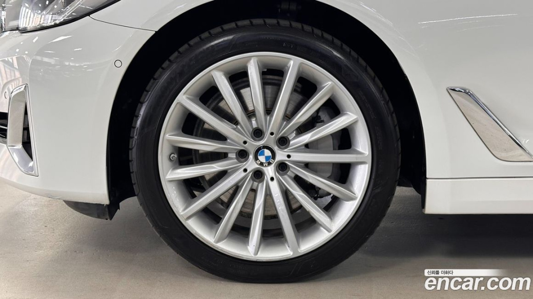 BMW 5-Series 530i xDrive Luxury, 2023