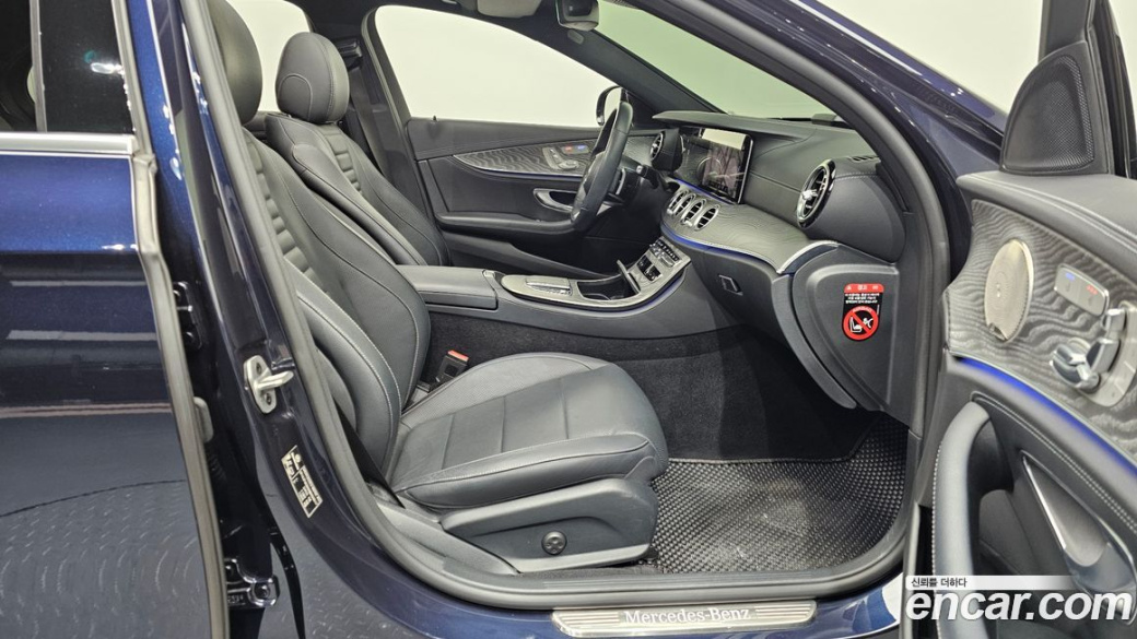 Mercedes-Benz E-Class E350 4MATIC AMG Line, 2022