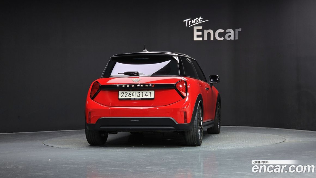 Mini Cooper Favoured, 2025