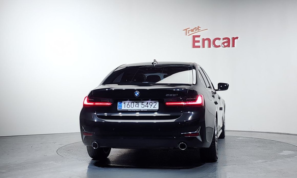 BMW 3-Series 320i Luxury, 2022