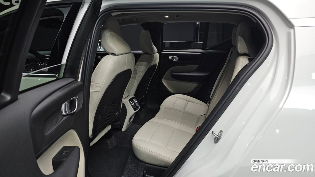 Volvo XC40 B4 Ultra Bright, 2025
