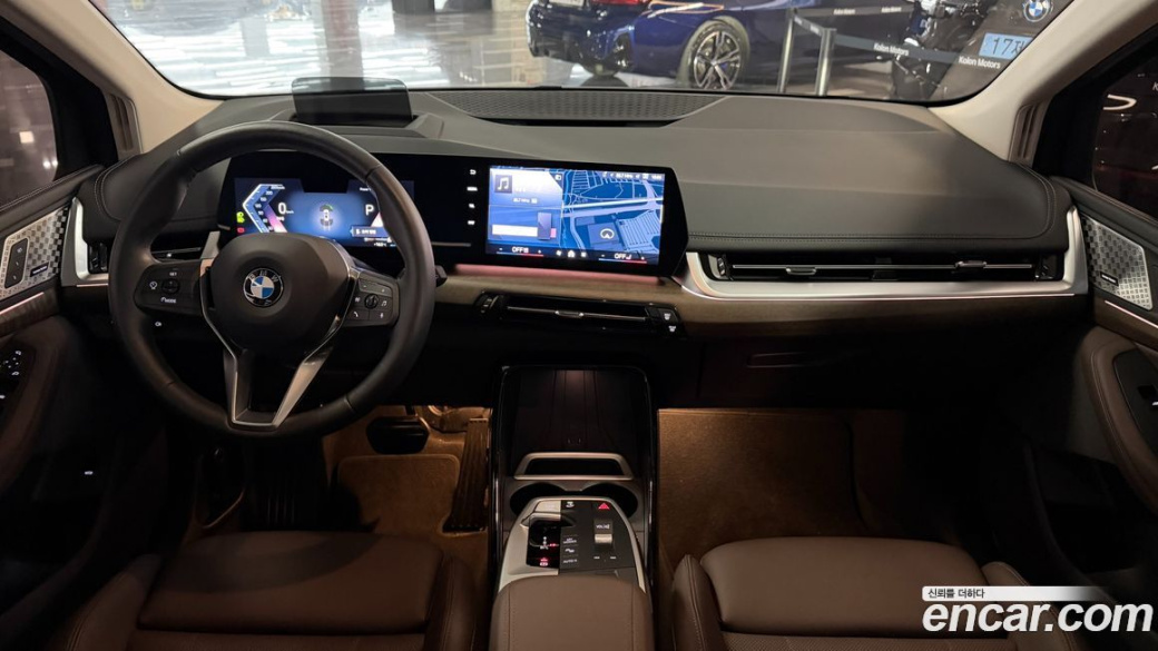 BMW 2-Series 220i Luxury, 2024