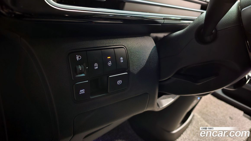 Hyundai Staria 4WD Lounge 9-Seater, 2025