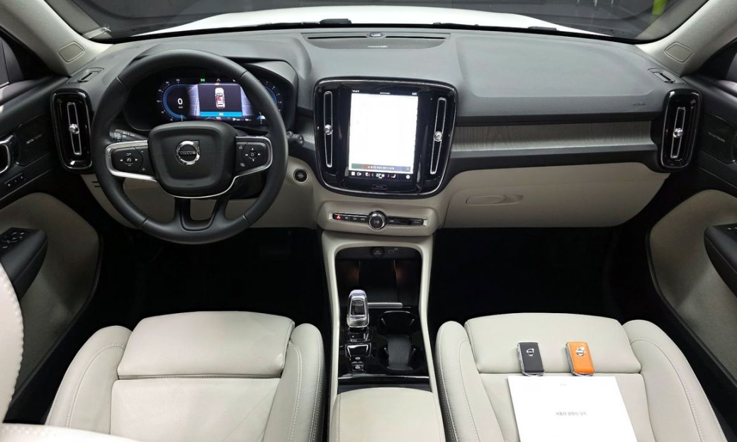 Volvo XC40 B4 Ultimate Bright, 2024