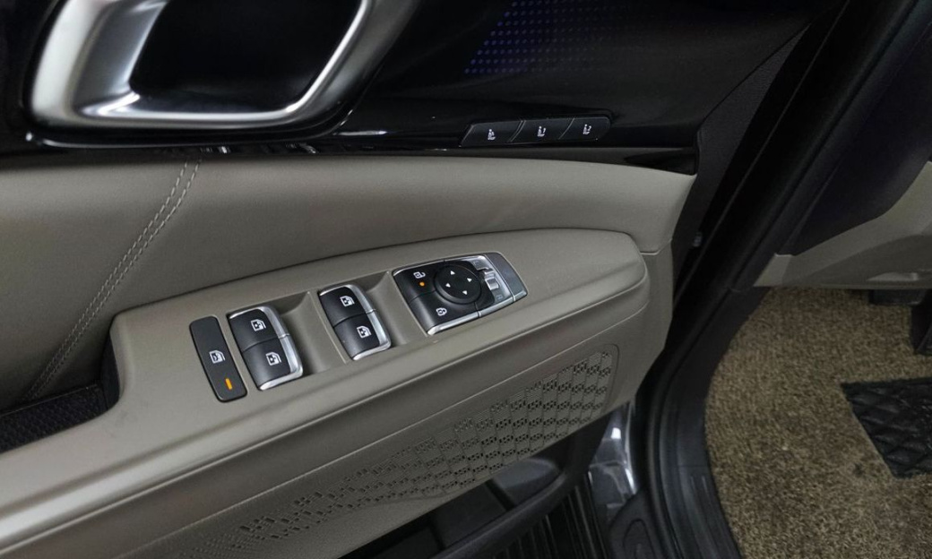 Kia Carnival 9-Seater Gravity, 2024