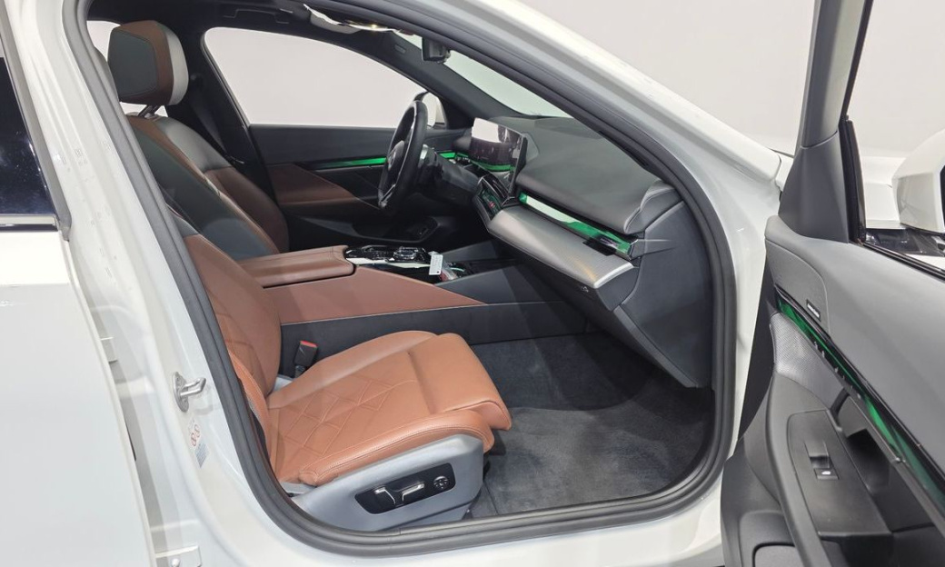 BMW 5-Series 530i xDrive M Sport, 2024