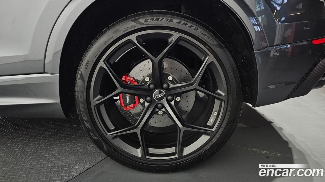 Audi RSQ8 4.0 TFSI Quattro Performance, 2025