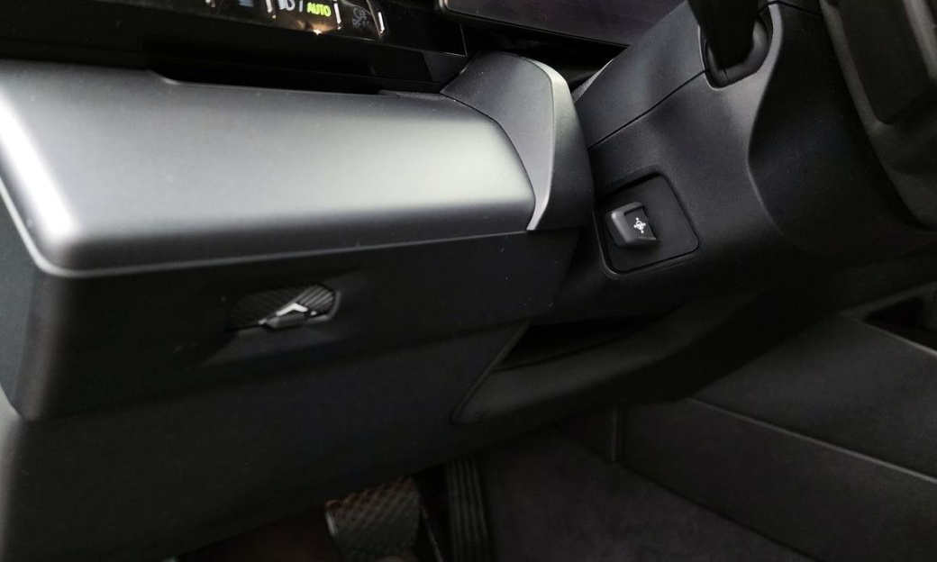 BMW 5-Series 520i, 2024