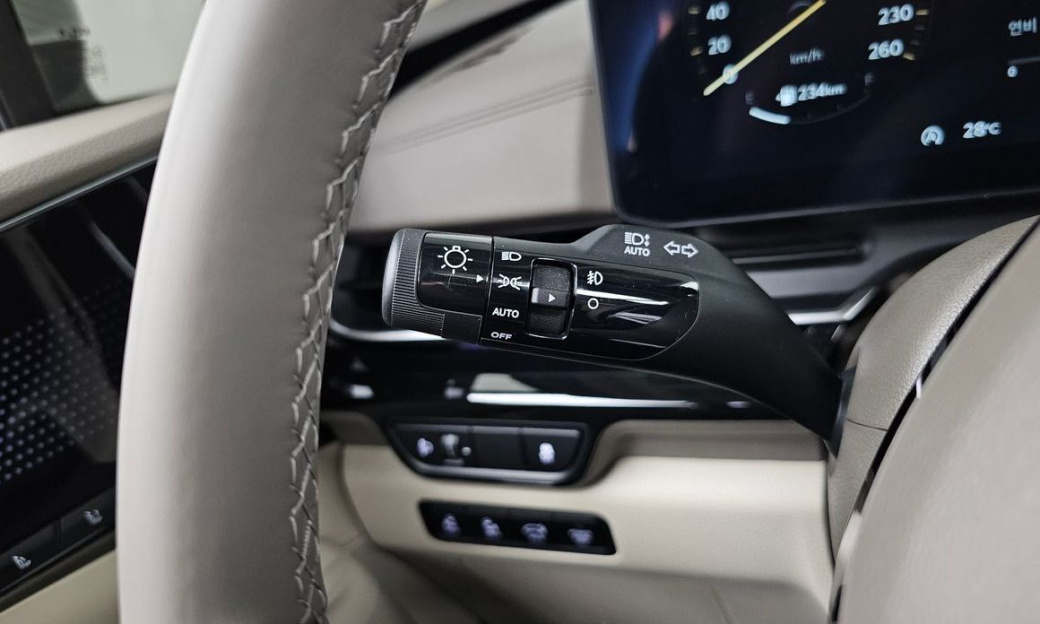 Kia Carnival 9-Seater Signature, 2025