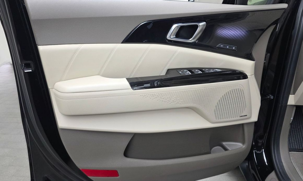 Kia Carnival 11-Seater Signature, 2023