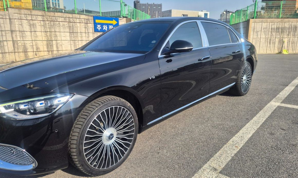 Mercedes-Benz S-Class Maybach S680 4MATIC, 2023