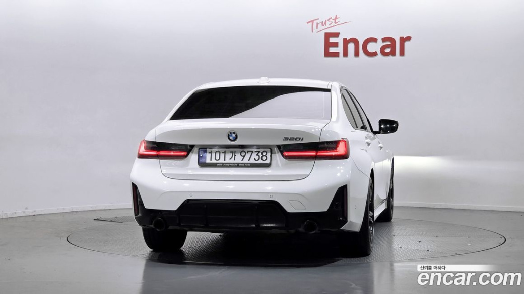 BMW 3-Series 320i M Sport, 2023