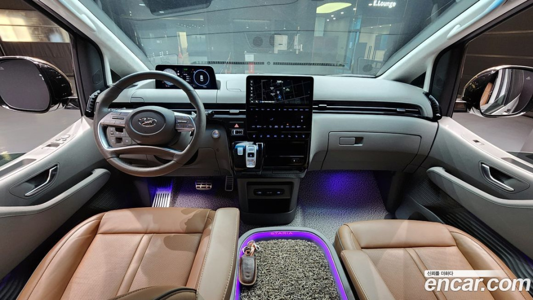 Hyundai Staria 4WD Lounge 9-Seater, 2023
