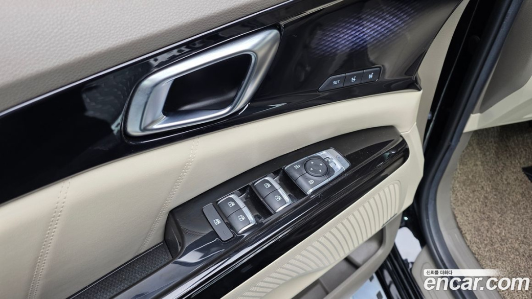 Kia Carnival 9-Seater Hi-Limousine, 2023