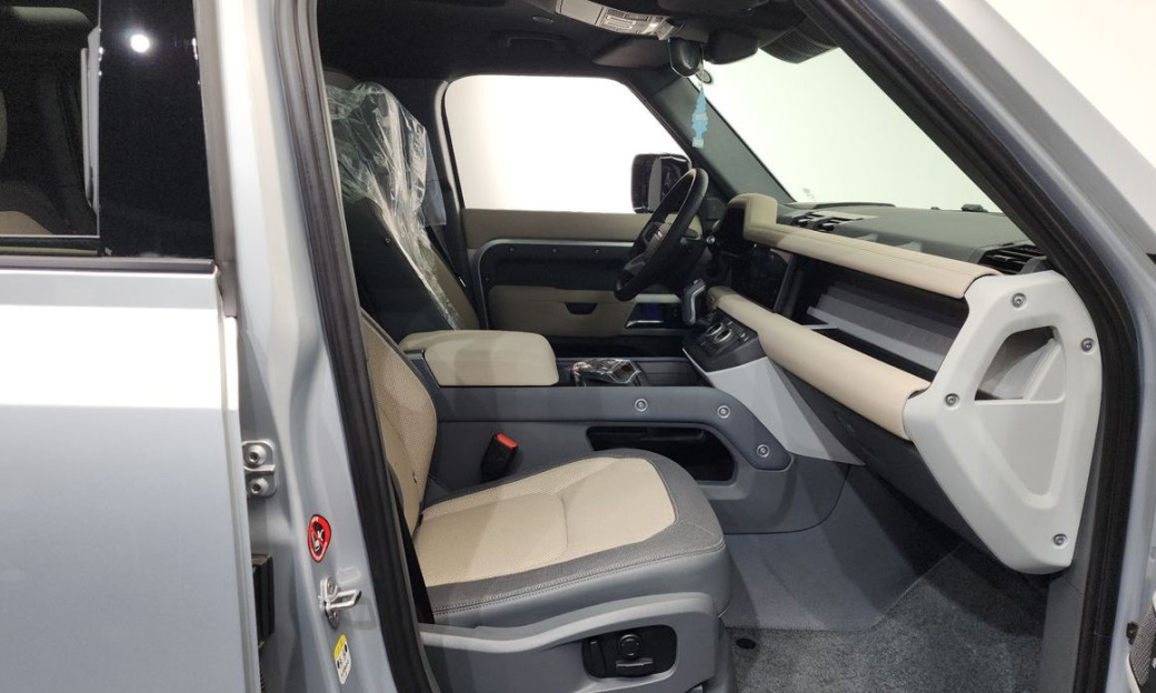 Land Rover Defender 110 P300 X-Dynamic SE, 2023