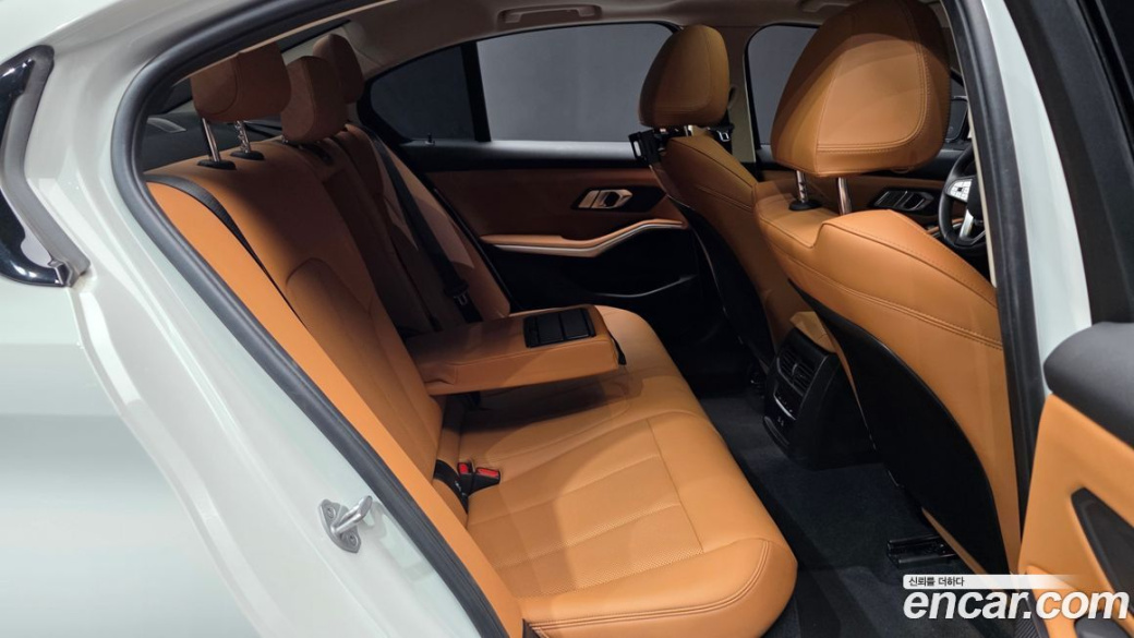 BMW 3-Series 320i, 2024